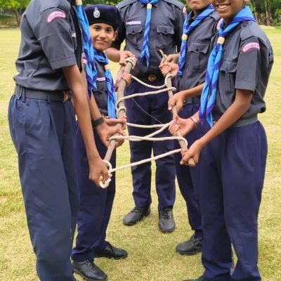 Scout & Guide stretcher making (1)